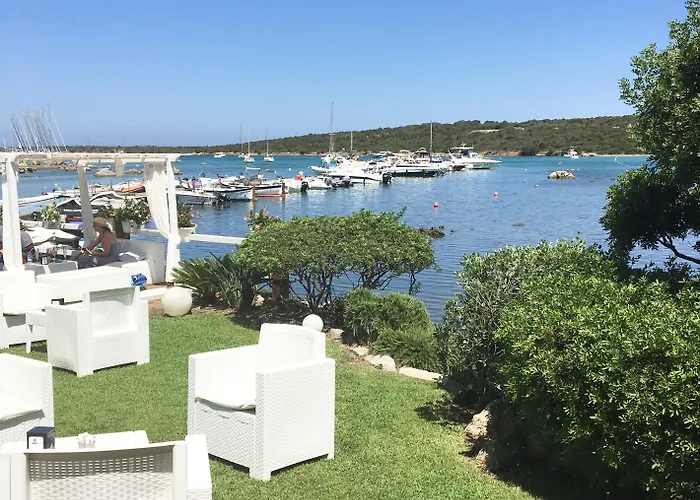 Apartmanhotel Baia De Bahas - & 3*