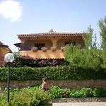 Ξενοδοχείο με διαμερίσματα Baia De Bahas - & 3*
