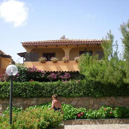 מלון דירות Baia De Bahas - & 3*