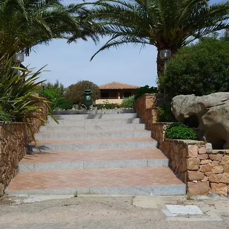 מלון דירות Baia De Bahas - & 3*