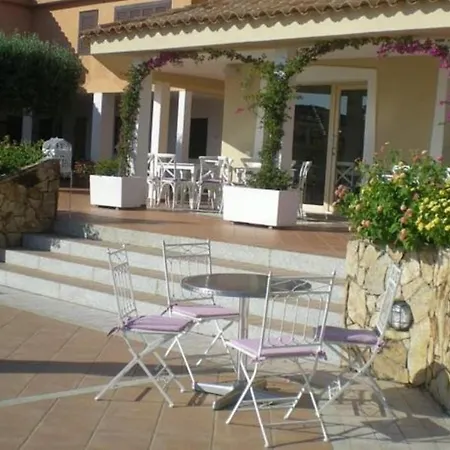 Aparthotel Baia De Bahas - & 4*