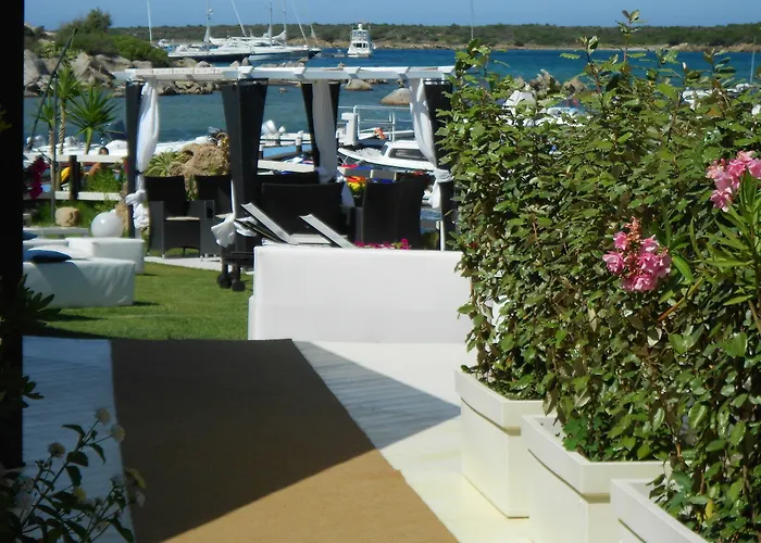 アパートホテル Baia De Bahas - &