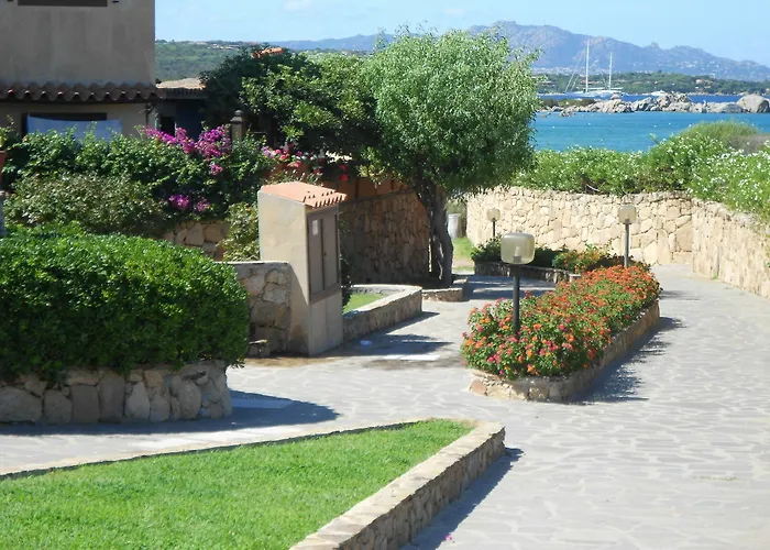 アパートホテル Baia De Bahas - &